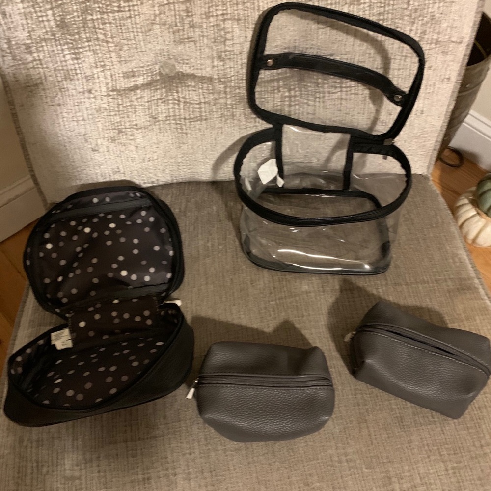 Five piece make up bags travel set grey black dots